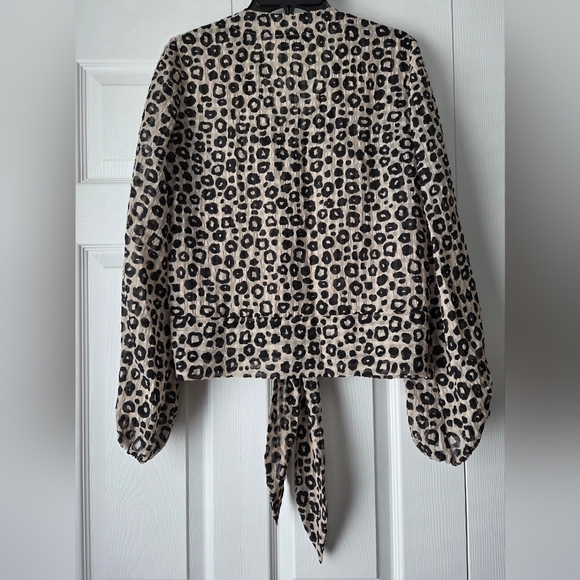 Joseph Ribkoff Beige and Black Leopard Tie-Front V-Neck Blouse Size 4 - Picture 6 of 10
